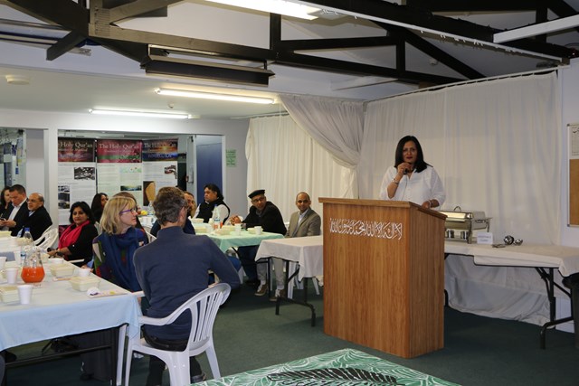 Friends of Ahmadiyya Muslim Community in Auckland experience Ramadhan 